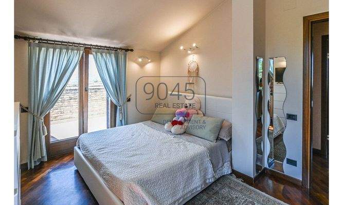 Elegante Villa mit Meerblick in der bezaubernden Hügellandschaft der Marken