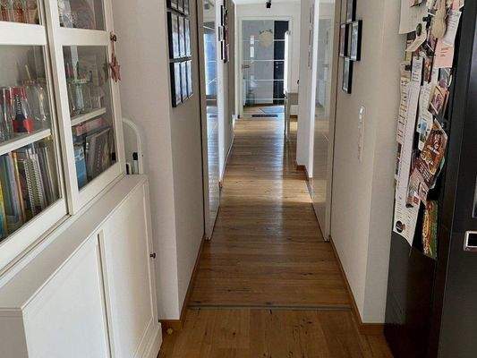 Fluransicht richtung Eingang DG