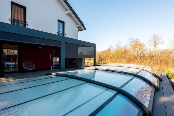 überdachter Pool