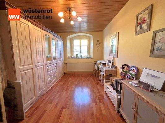 OG_Kind_Gast_Ankleide