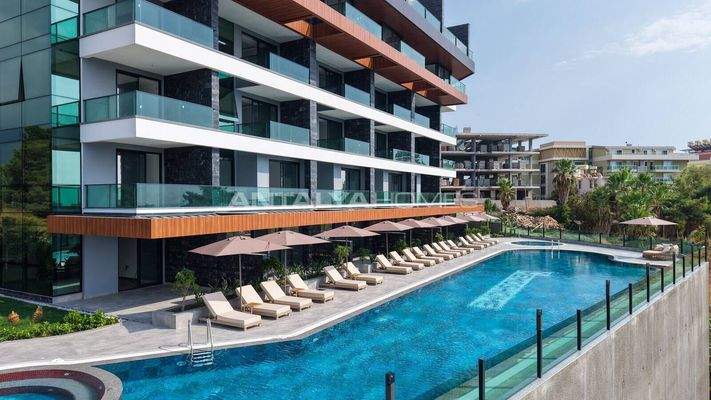 Sea and City-View Flats in a Complex with Pool in Alanya