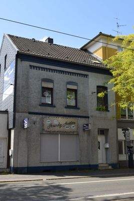 Liegenschaft Straßenansicht