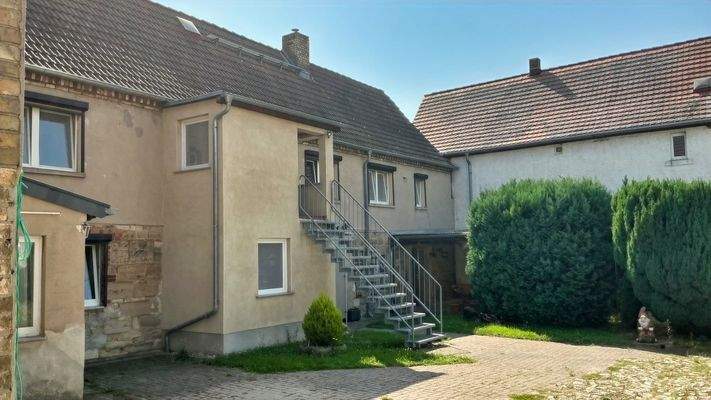 Hof und Hauptgebäude