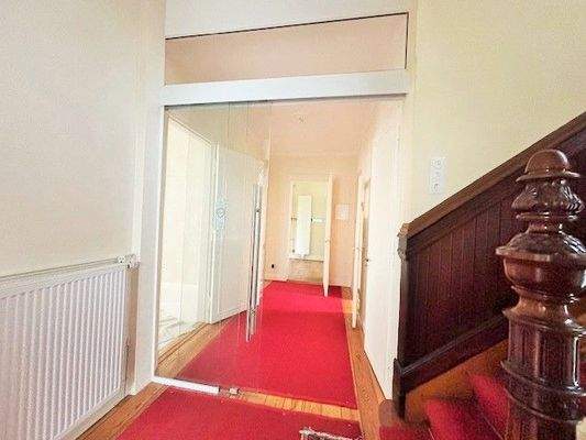 Glas-Schiebetür zum Wohnbereich.jpg