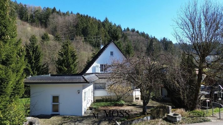 Wohnhaus mit Anbau
