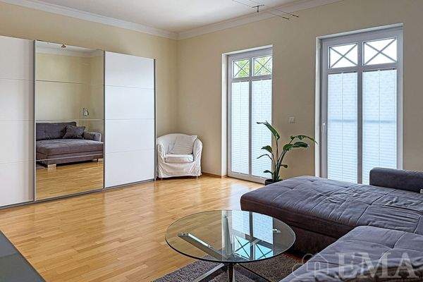 Schlafzimmer mit Zugang zur Dachterrasse