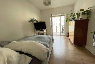 Lichtdurchflutetes Zimmer.jpg