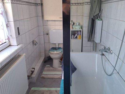 Badezimmer mit Wannenbad Obergeschoss