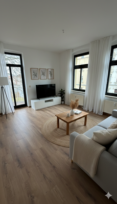 J24W05 Wohn-, Schlafraum (unmöbliert dies ist ein Einrichtungsvorschlag).png