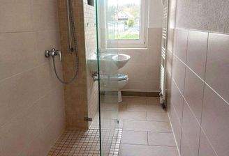 Ebenerdiges Duschbad