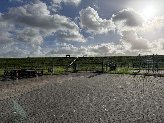 Blick auf Deich und Ems