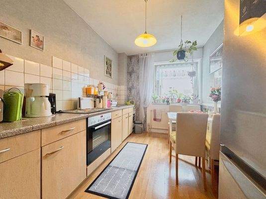 Die geräumige Wohnküche...