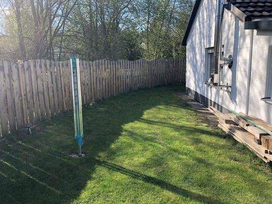 Der gesamte Grund ist eingezäunt