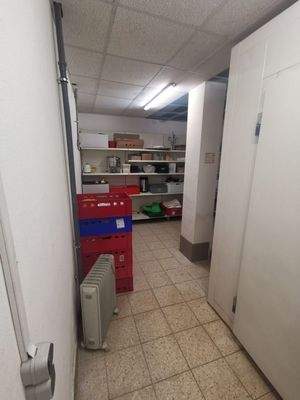 Lagerraum mit begehbarem Gefrierschrank