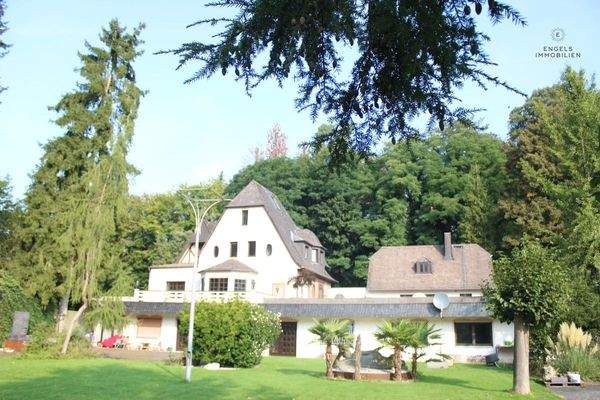 Villa mit Parkgrundstück in Hennef zu verkaufen