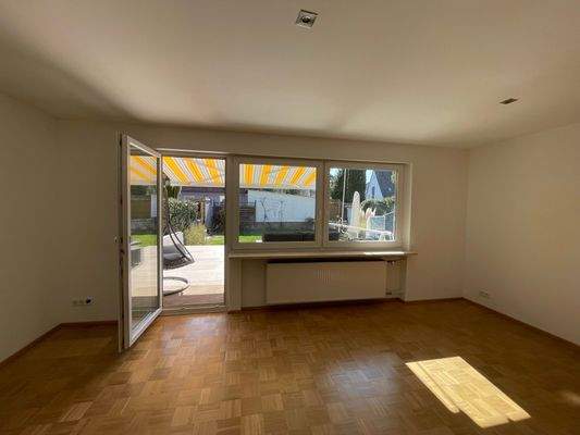 helles Wohnen mit Parkett Fußboden