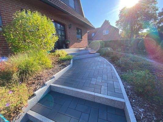 Zuwegung zum Eingang