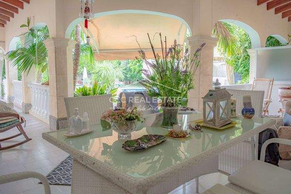 Überdachter Terrassenbereich