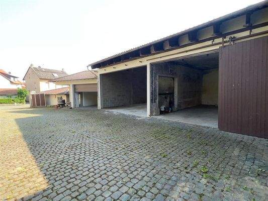 Hof  und Nebengeäbude