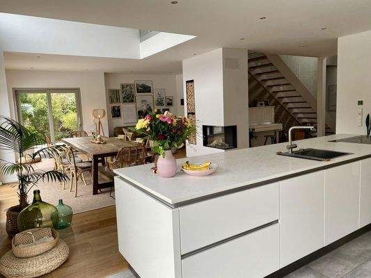 Blick von der Küche in Wohnber