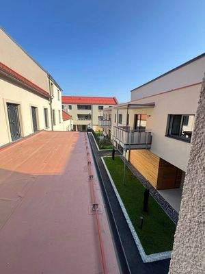 wunderschöner, begrünter Innenhof-Aussicht von Terrasse aus