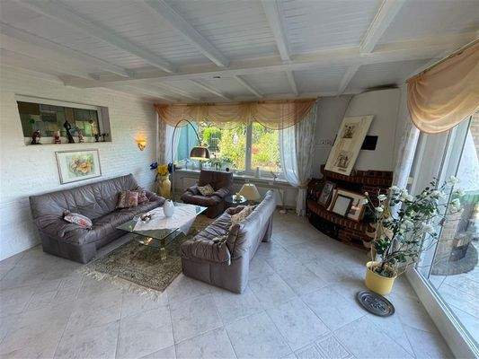 Detail Wohnbereich mit Kamin im EG