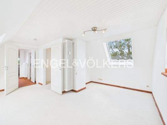 Schlafzimmer mit Ankleidezimmer  im Dachgeschoss