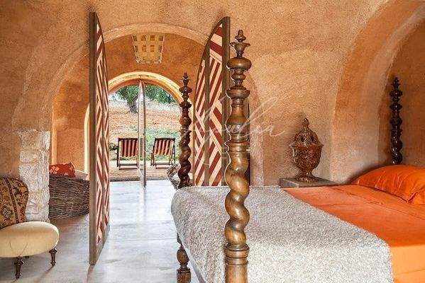 Trulli aus dem 17. Jahrhundert mit Pool