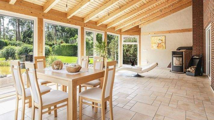 Wintergarten mit Kamin