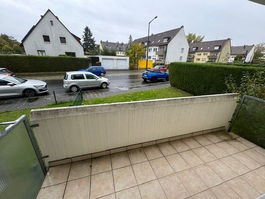  rechts Möglichkeit für Treppe in den Garten 