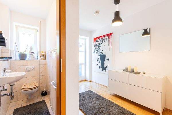 Tages-WC neben dem Eingangsbereich