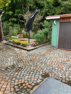 gepflegter Hofbereich