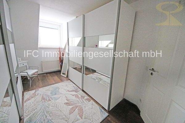 Ankleidezimmer im OG