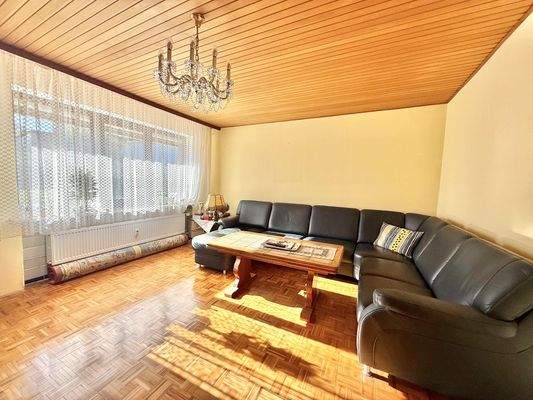 EG: Wohnzimmer mit Terrassenzugang