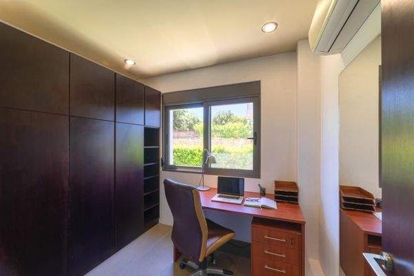 Kreta, Tria Monastiria: Luxuriöse Villa mit 7 Schlafzimmern und Meerblick zu verkaufen