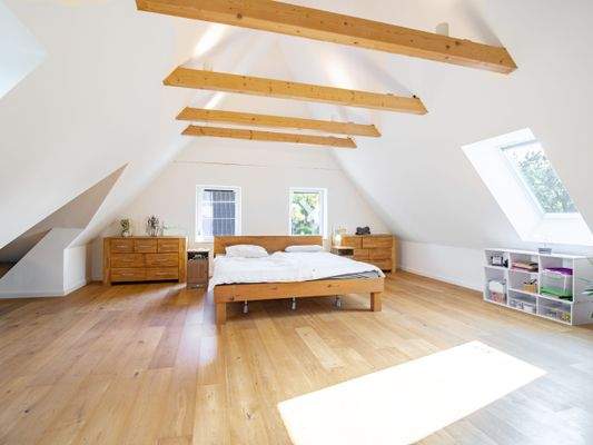 Großes Schlafzimmer