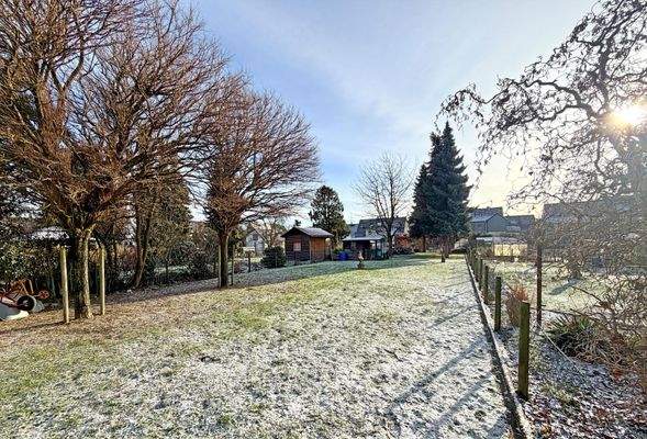 Große Gartenfläche