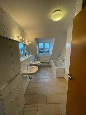 Großzügiges Badezimmer