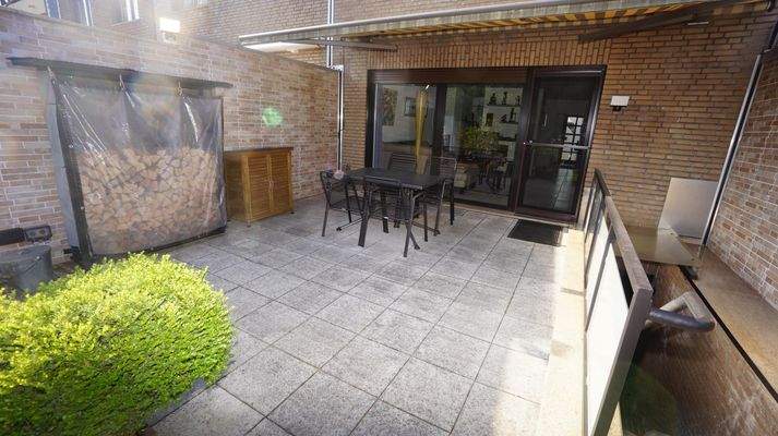 viel Platz auf der großen Terrasse