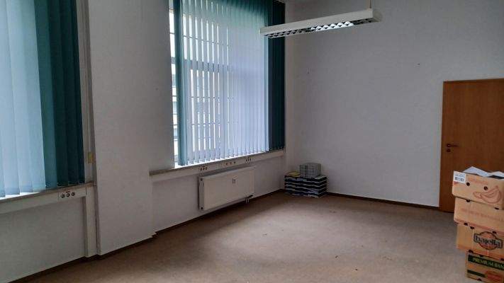 Zweites OG im Bürogebäude