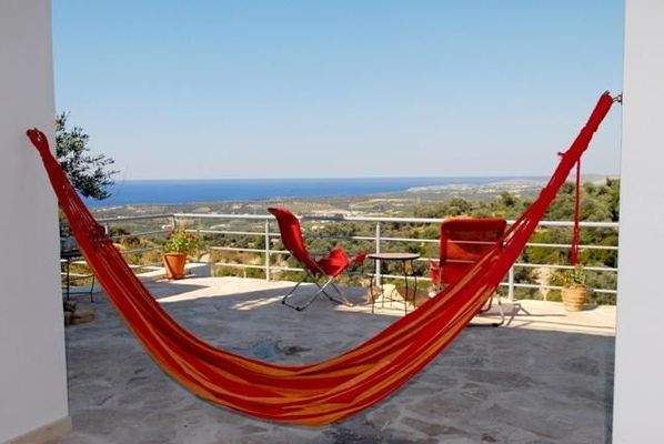 Kreta, Ag. Paraskevi: Tolle Wohnung in schöner Anlage mit Meerblick zu verkaufen