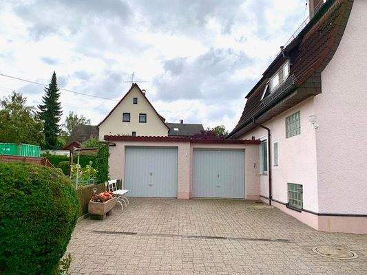 Zwei separate Garagen