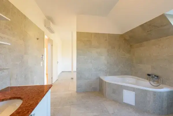 Bad und Zimmer en Suite OG