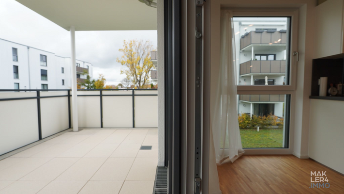 Großzügiger Balkon mit Westausrichtung