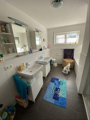 Bad-Doppelwaschbecken