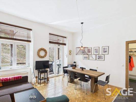 mit Zugang zum Balkon