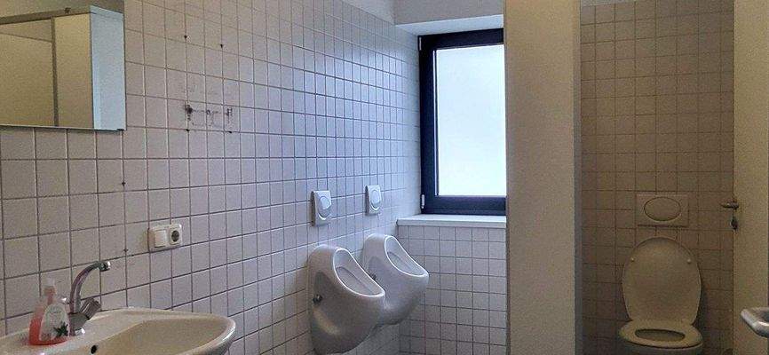 GETRENNTE SANITÄRANLAGEN MÄNNER