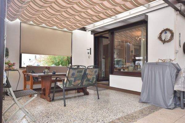 Terrasse (überdacht)