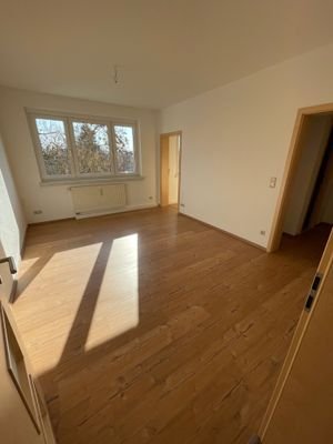 Kinderzimmer/Büro/Gästezimmer mit Abstellraum und Bad mit Dusche