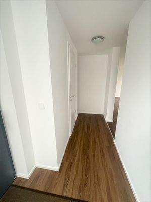 Flur EG mit Blick auf Garderobe